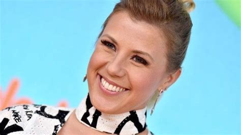 jodie sweetin sexy|‘Fuller House’ Star Jodie Sweetin’s Massive Thigh Tattoo Took。